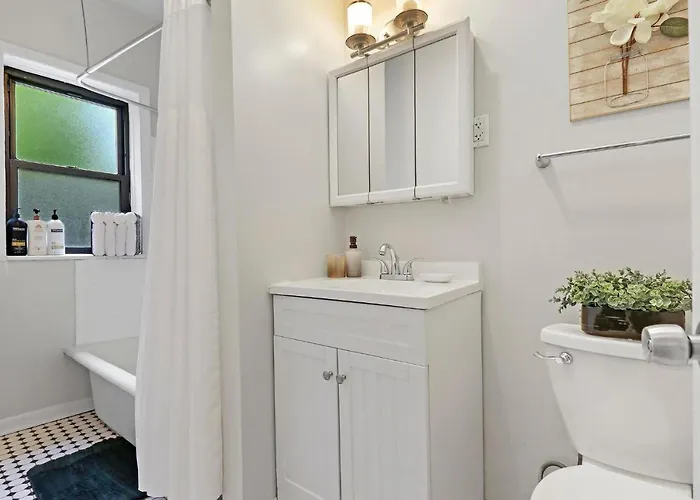 Warm & Lovely 2br Close To Dining & Shops - Touhy 1s * Chicago